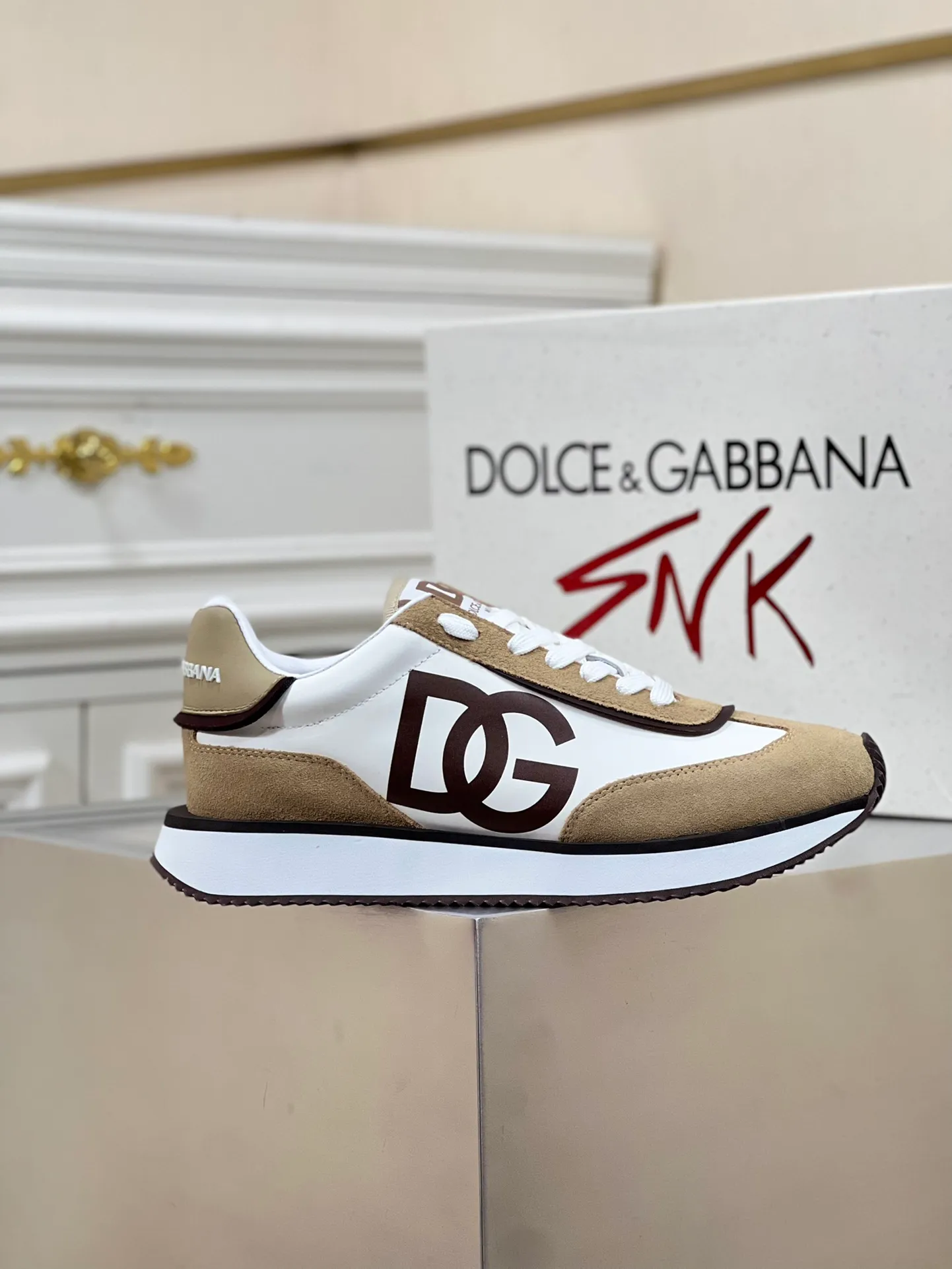 Men's Men's Shoes💰440【New Style】🐝🐝DG••New••Dolce&G*_dgDolce&G*_dgDolce & G*_dg 2024 Early Spring New Men's Lace-up Leather Casual Sports Shoes Made of imported suede cowhide spliced ​​with waterproof fabric, mixed and matched color design, a fashionable and energetic sports shoe that easily meets the needs of modern dressing and highlights the contemporary lifestyle style. The foot is fully lined with cowhide for greater comfort. The tongue and heel are decorated with logos. It is equipped with a rubber outsole. The heel and toe are wrapped to further protect our feet. It is a model worth buying! Size: 39-44 (customized at 38.45)